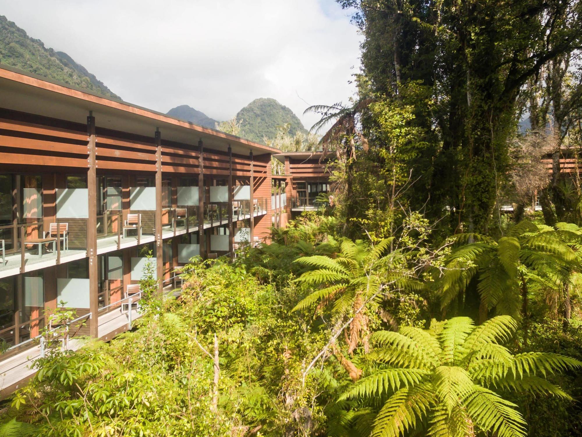Hotel Legacy Te Waonui 5*